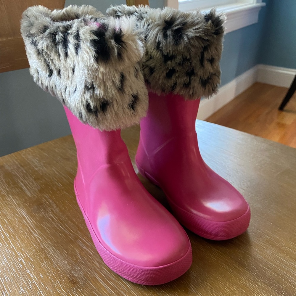 Hunter “First Gloss” rain boots and boot socks